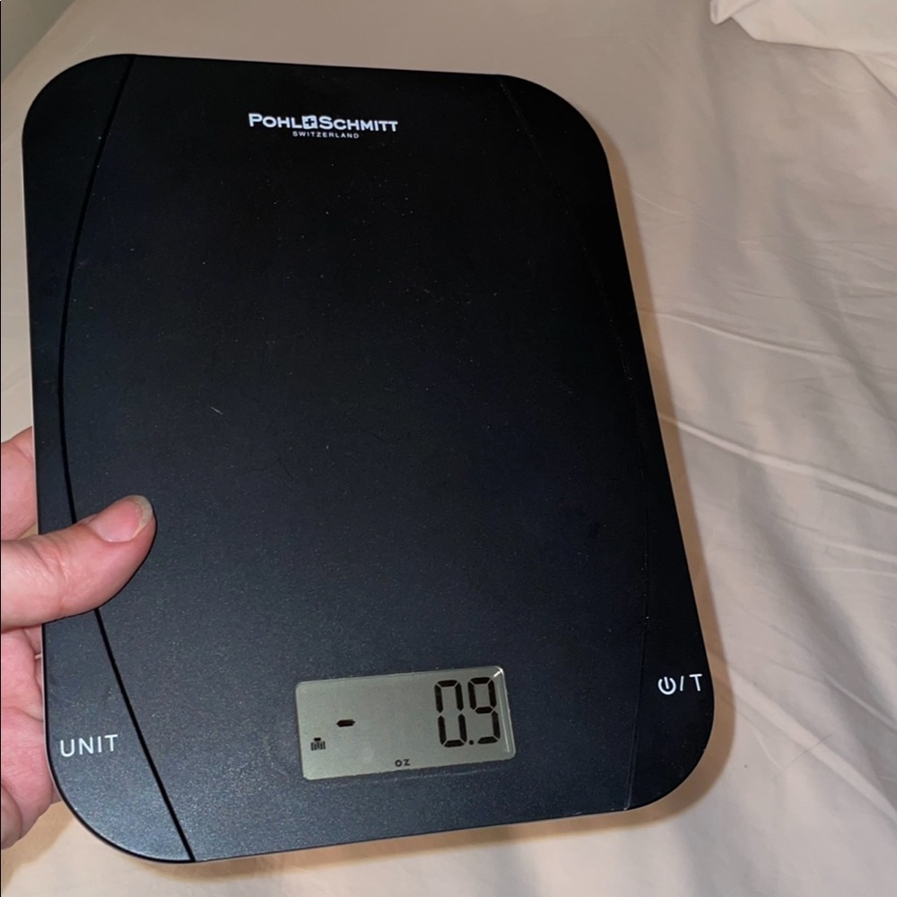 Kitchen scale - Picture 2 of 3
